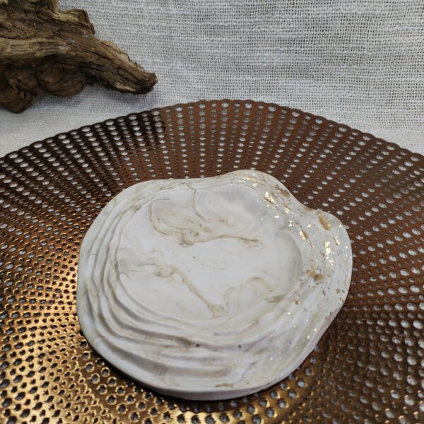 Vide-Poche Rond Dentelé en Jesmonite marbré beige feuille d'or
