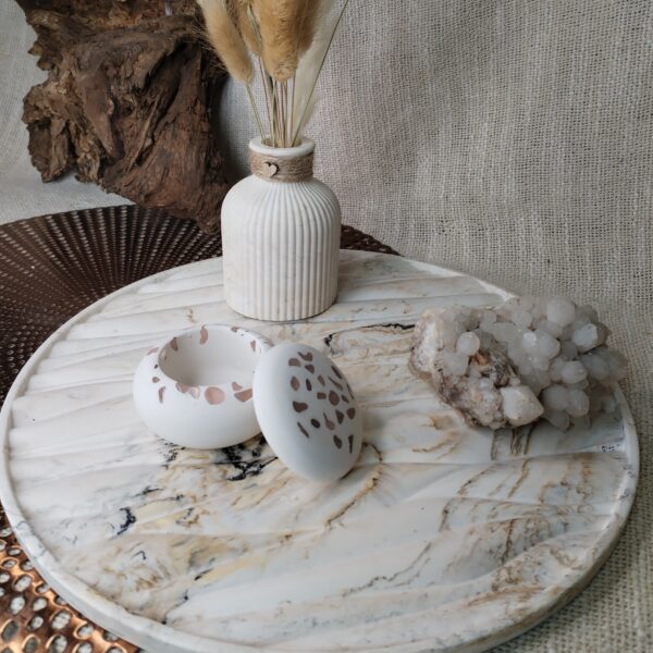 Plateau Rond Ondulé en Jesmonite Marbré Beige, Gris – Image 2