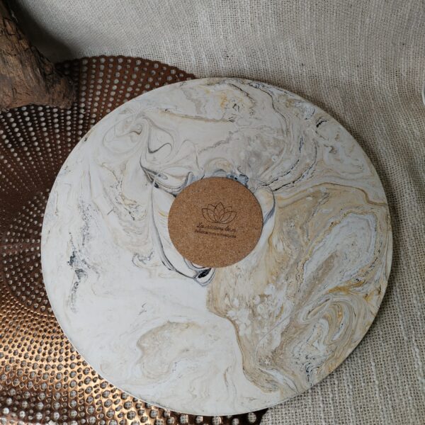 Plateau Rond Ondulé en Jesmonite Marbré Beige, Gris – Image 3